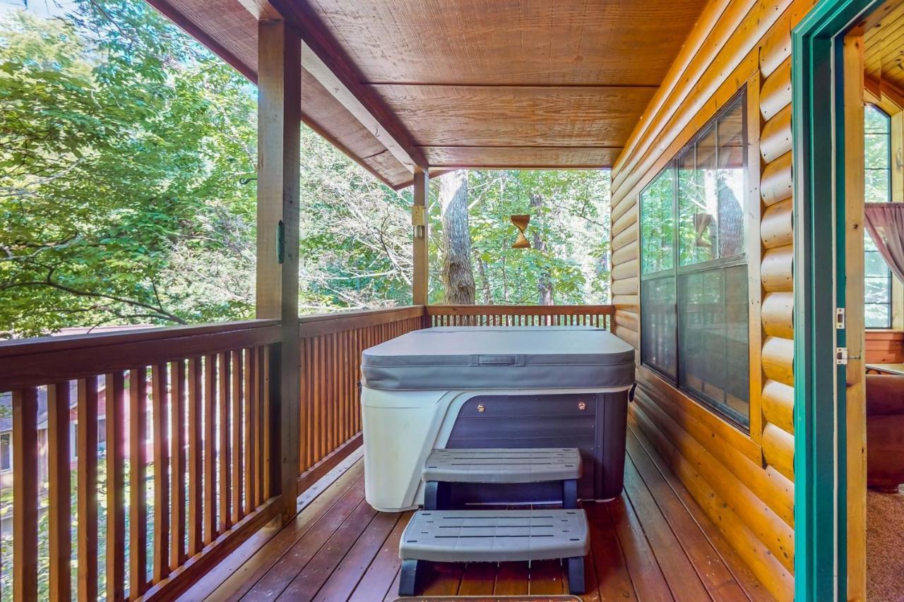 Cozy Cub Cabin Гетлинбург Екстериор снимка